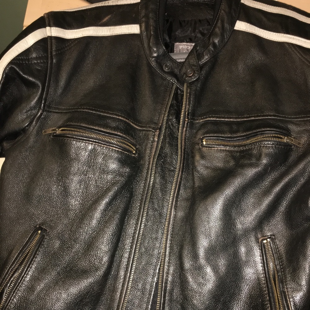 Leather jacket - Picture 3 of 5